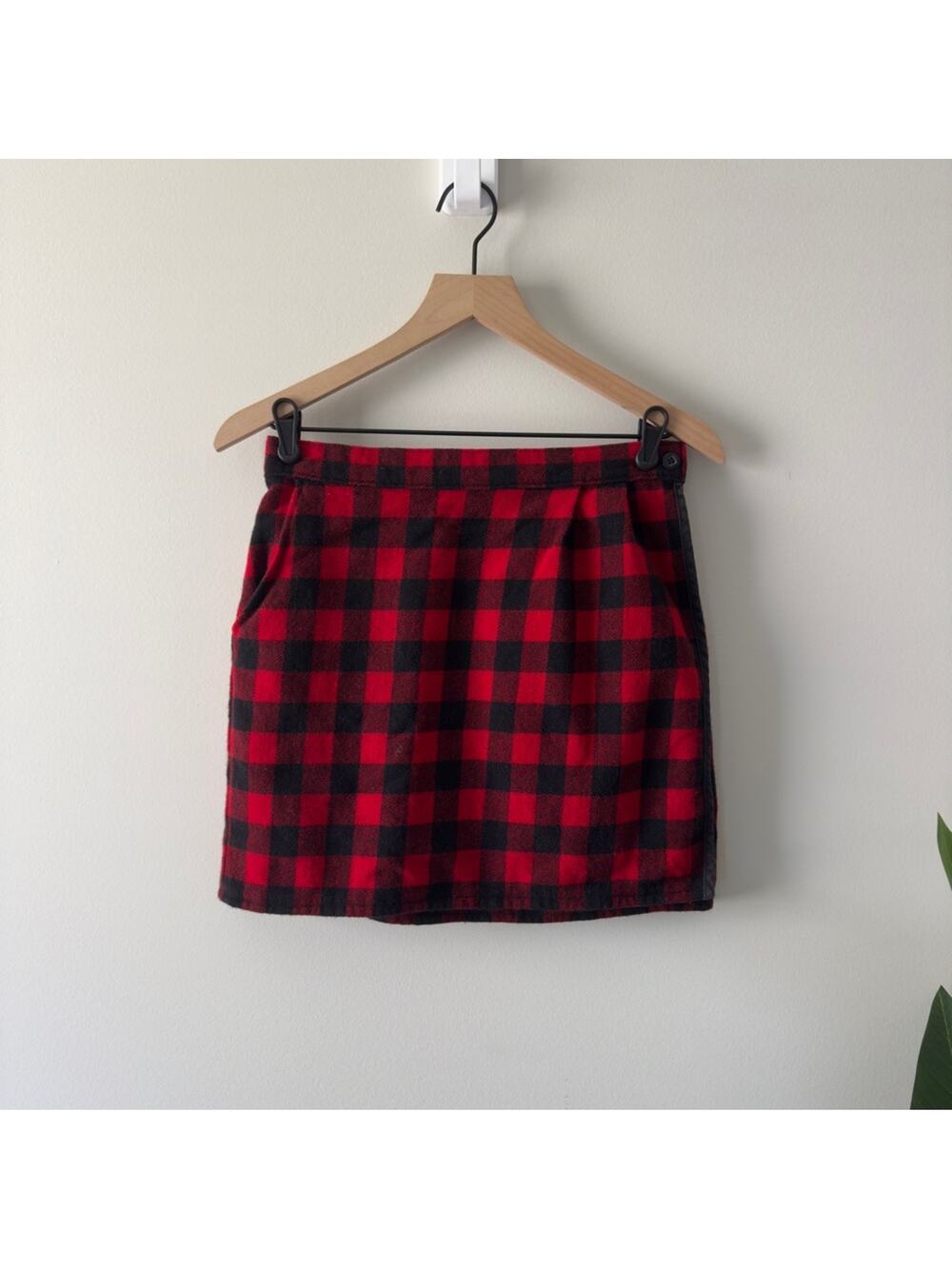 Vintage Woolrich Wool Blend Red Black Plaid Casual Wrap Mini Skirt preppy school